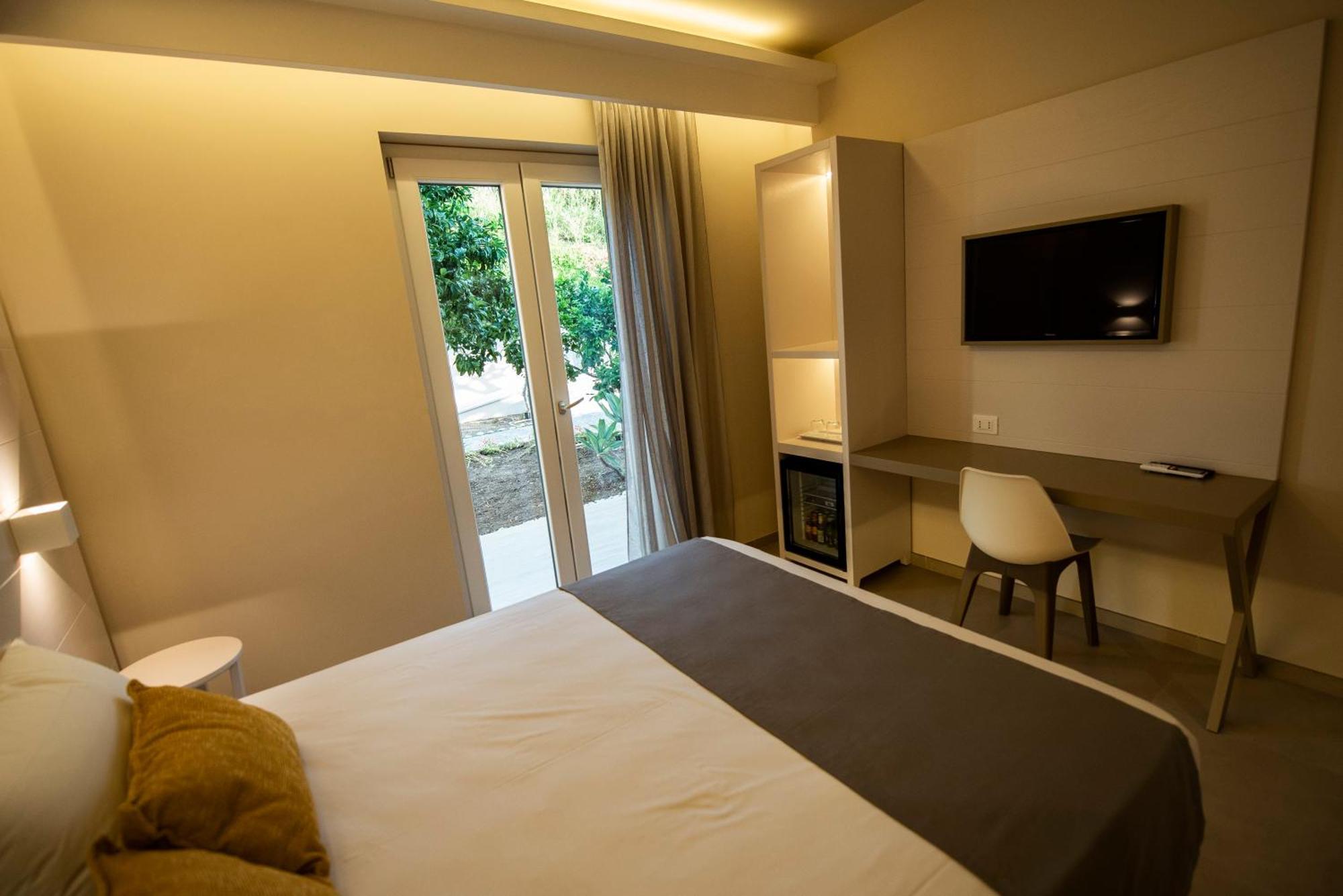Michelino House Bed & Breakfast Parghelia Exterior foto